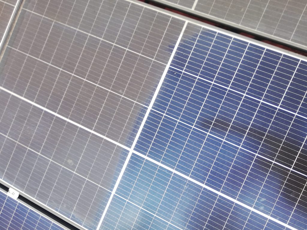Curățare profesională a panourilor fotovoltaice